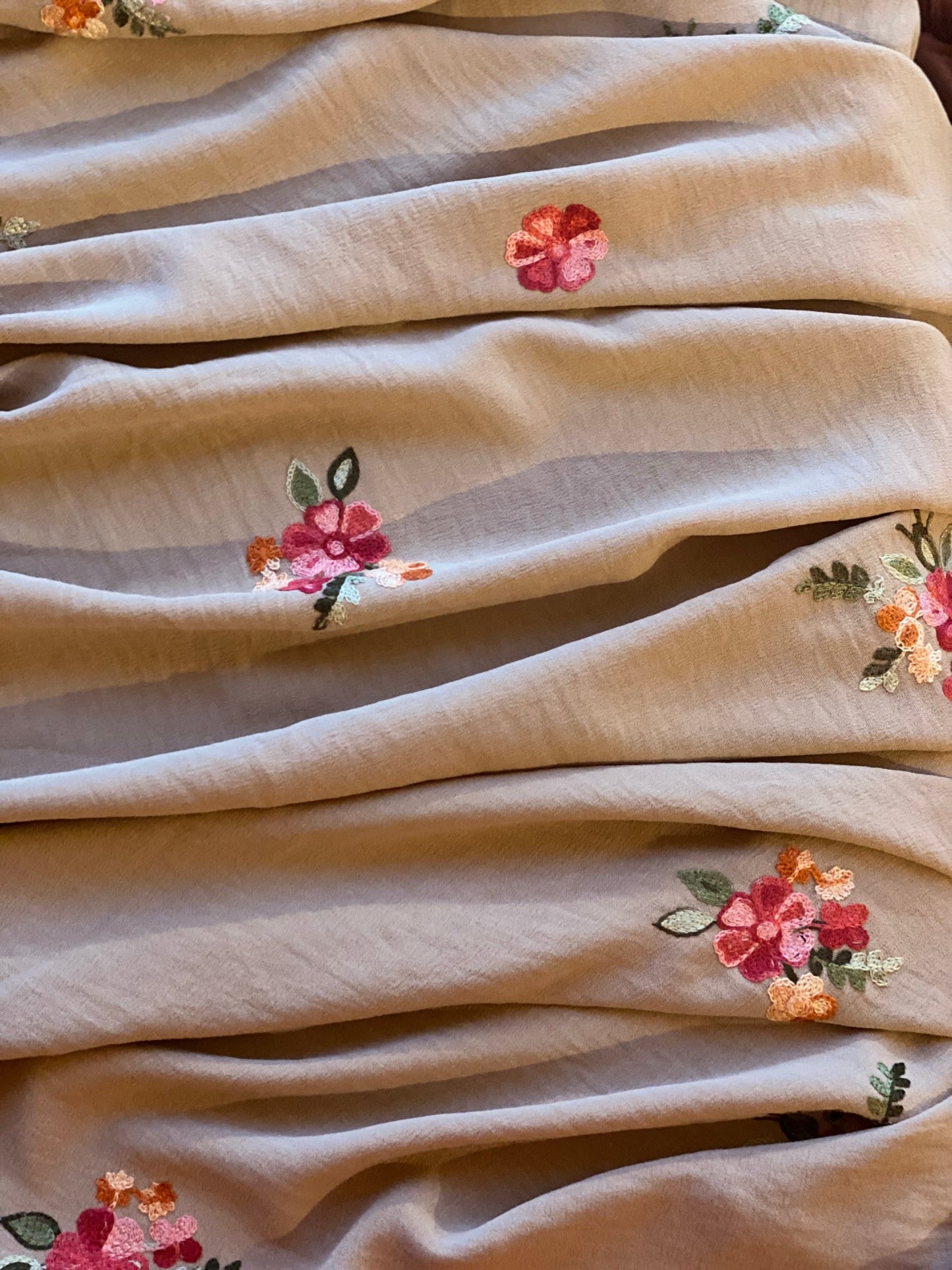 Beige with flowers | B01