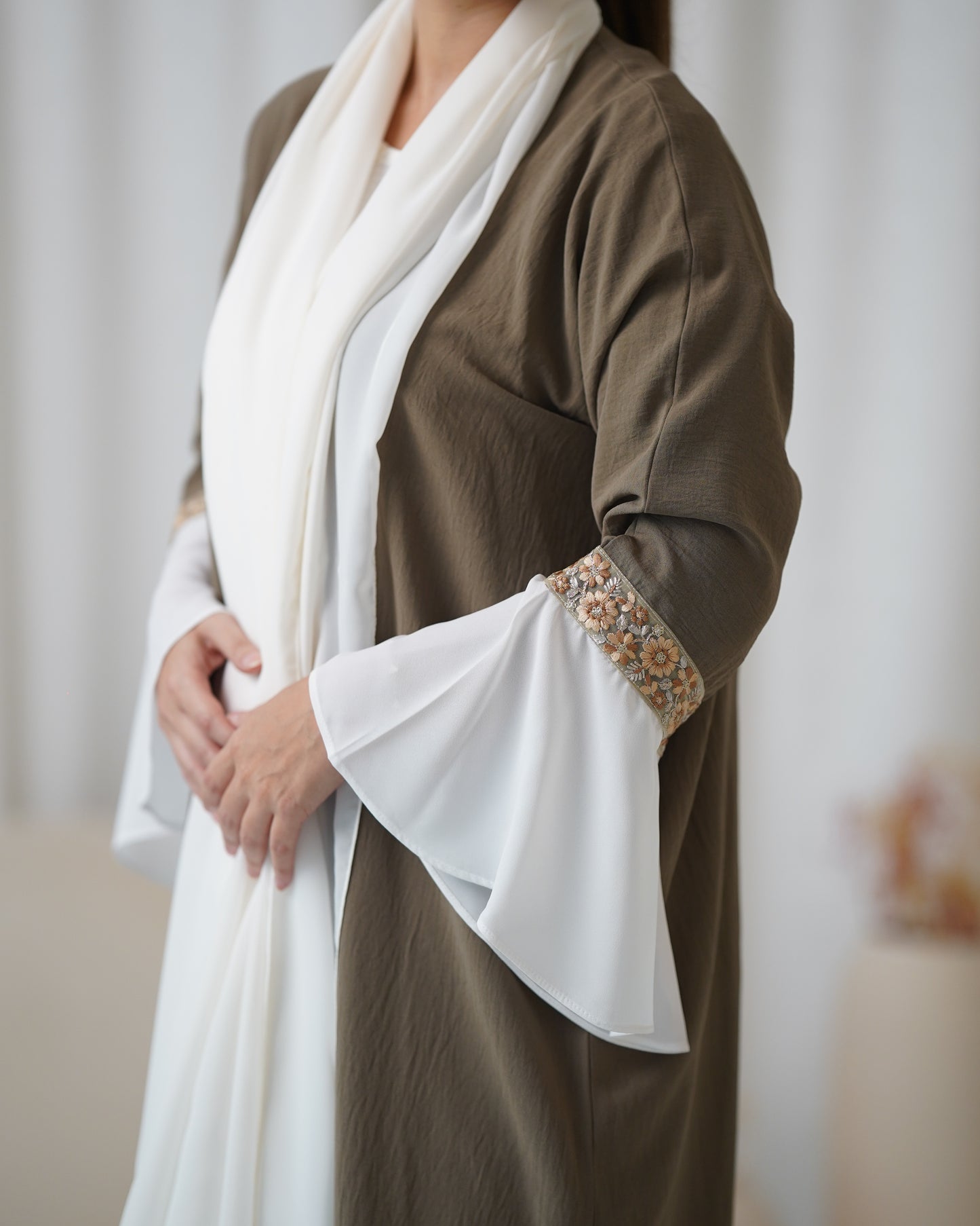 Brown Le White | C03